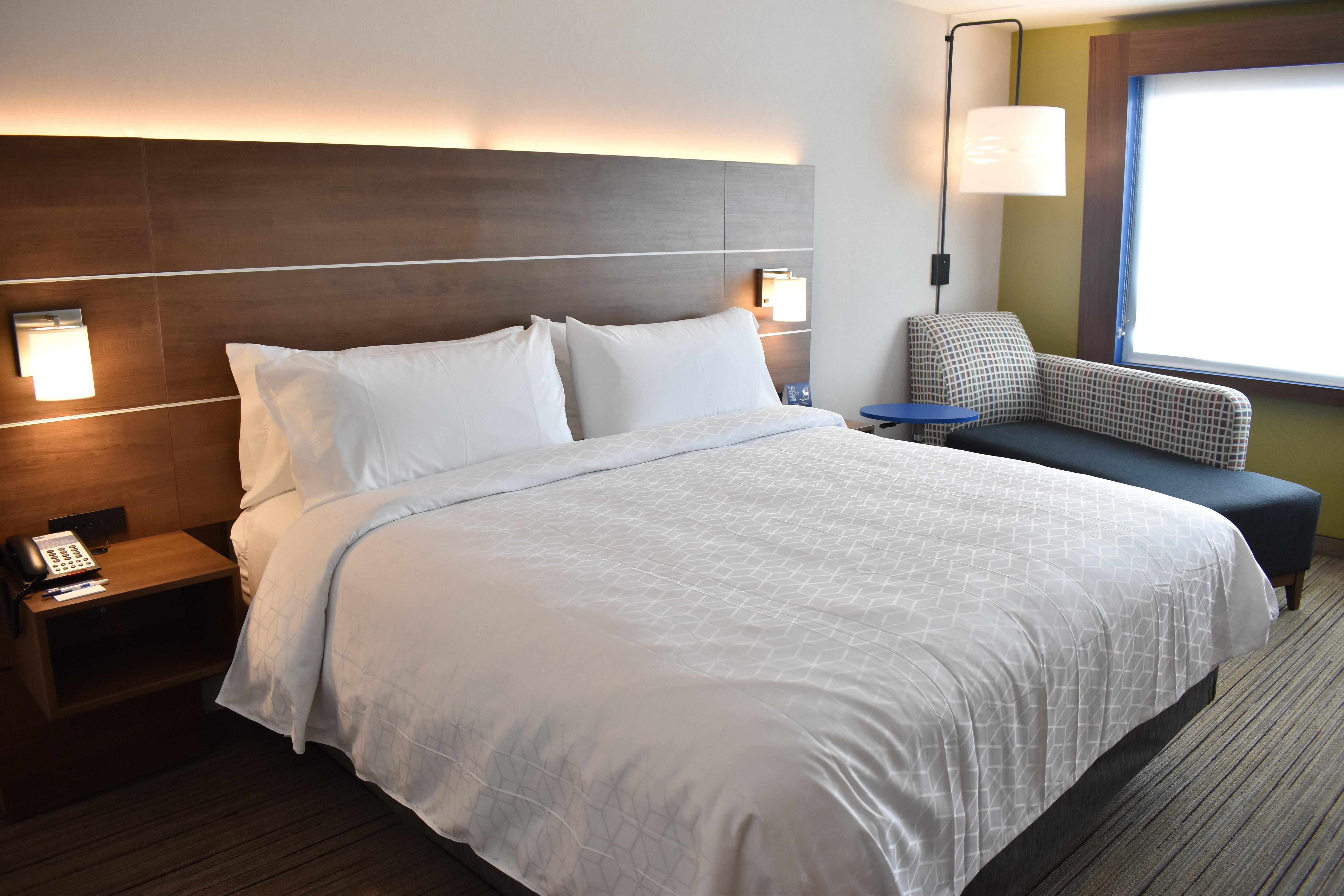 Holiday Inn Express & Suites - Boston South - Randolph By Ihg Eksteriør billede