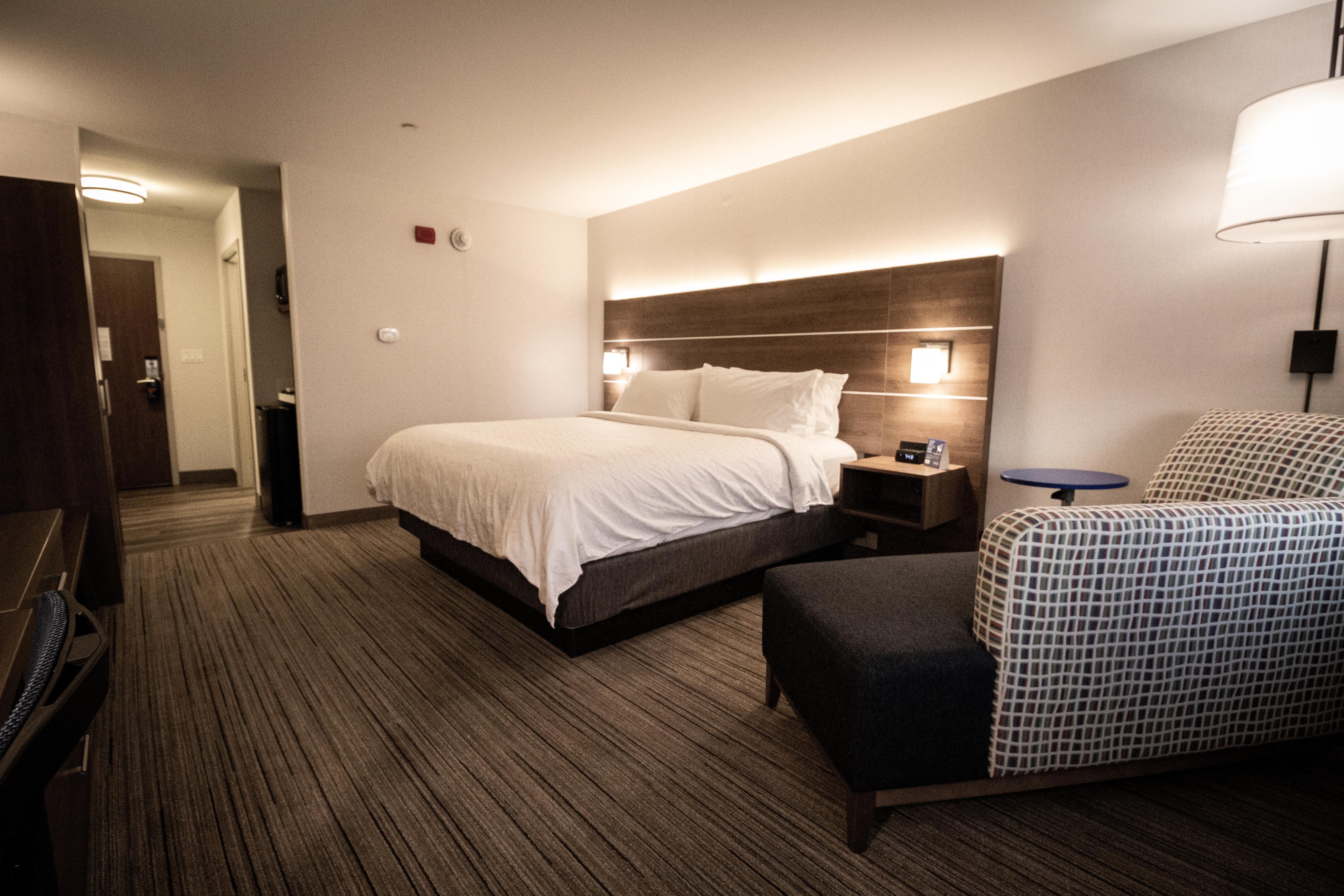 Holiday Inn Express & Suites - Boston South - Randolph By Ihg Eksteriør billede