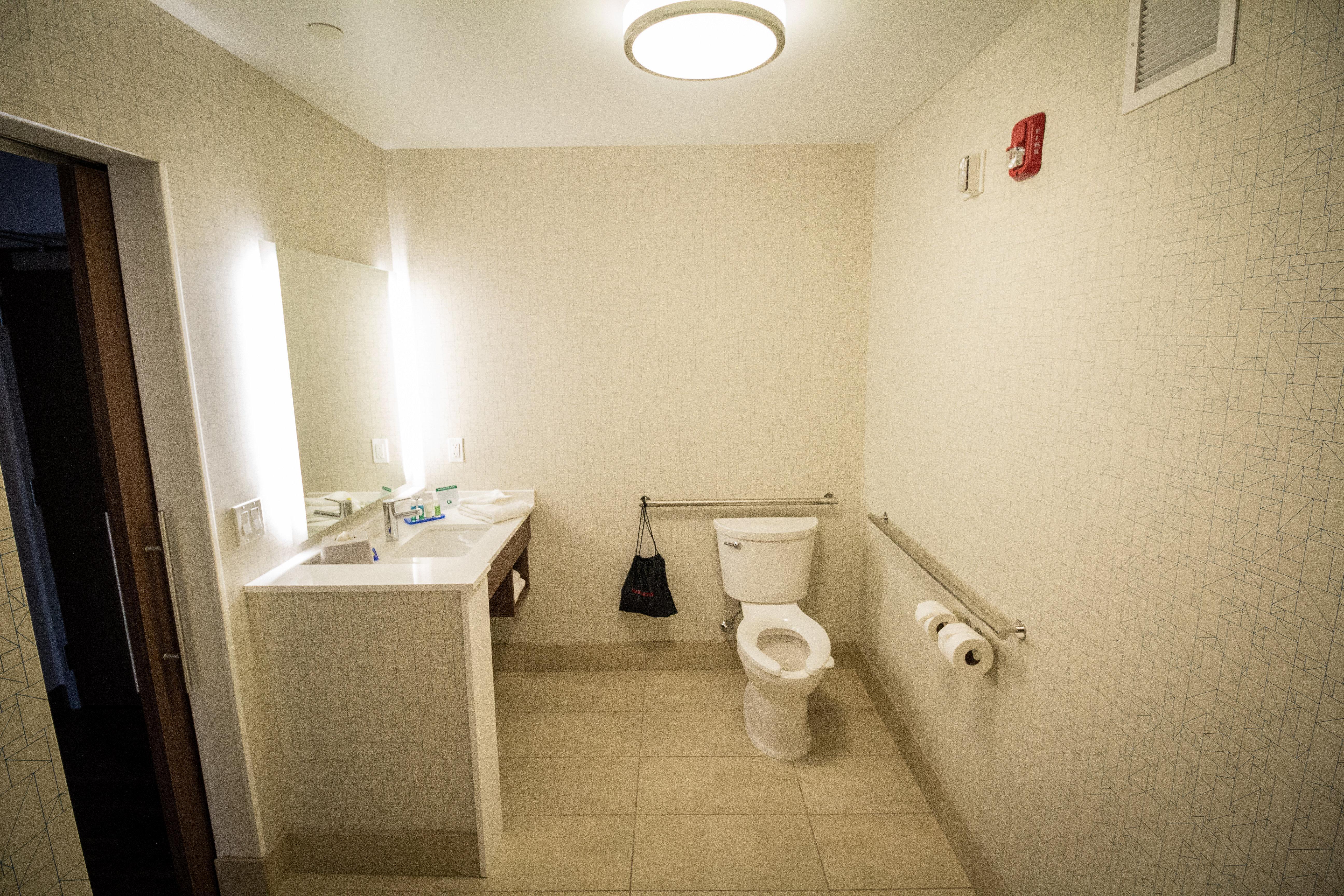 Holiday Inn Express & Suites - Boston South - Randolph By Ihg Eksteriør billede
