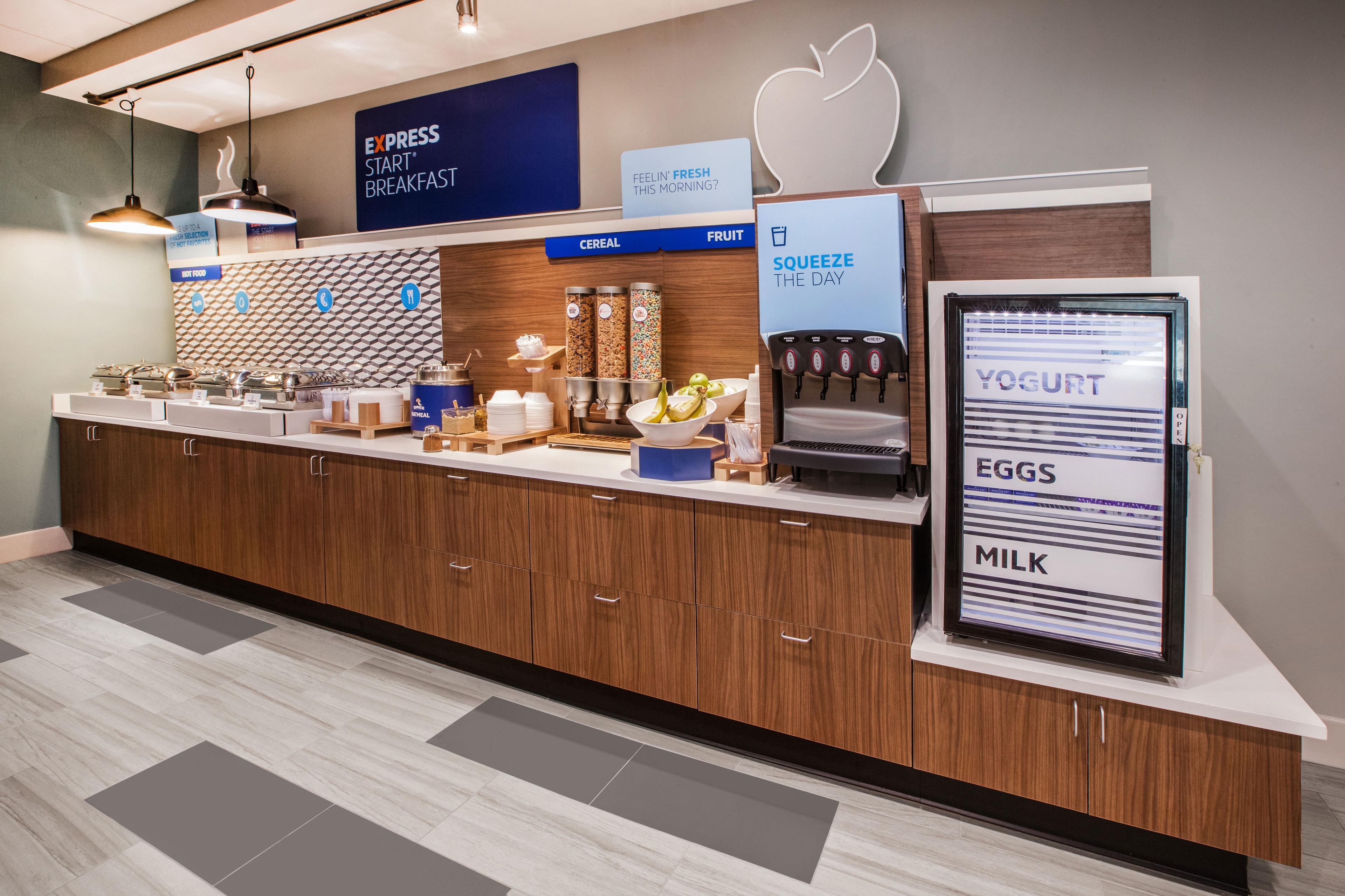 Holiday Inn Express & Suites - Boston South - Randolph By Ihg Eksteriør billede