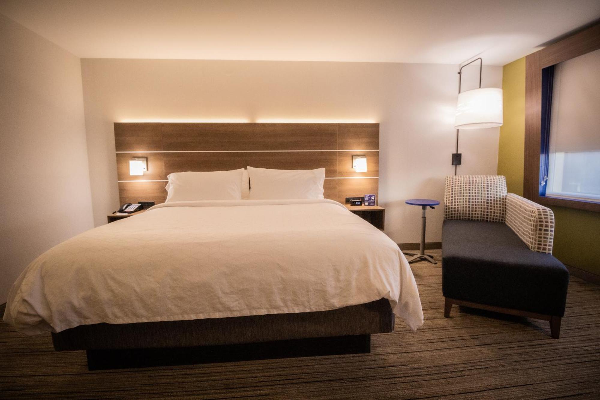 Holiday Inn Express & Suites - Boston South - Randolph By Ihg Eksteriør billede