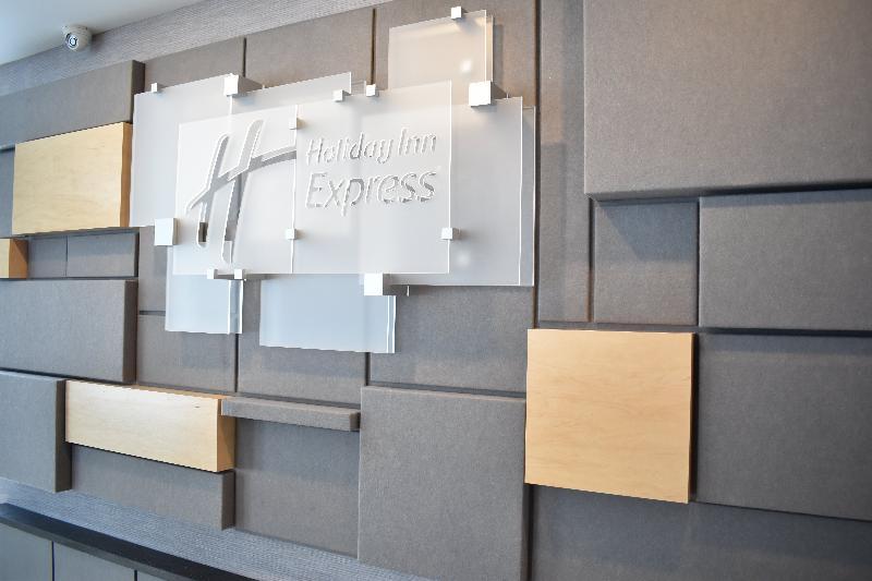 Holiday Inn Express & Suites - Boston South - Randolph By Ihg Eksteriør billede