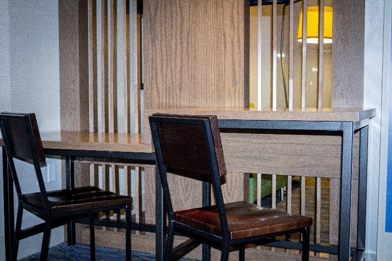 Holiday Inn Express & Suites - Boston South - Randolph By Ihg Eksteriør billede