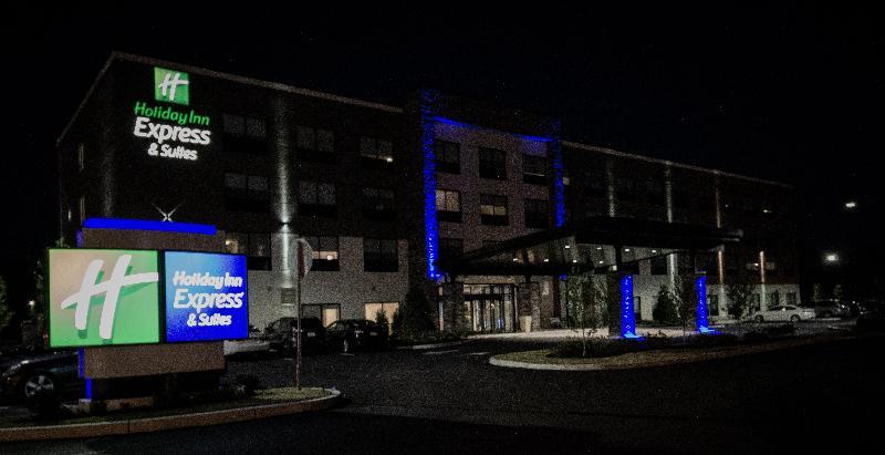 Holiday Inn Express & Suites - Boston South - Randolph By Ihg Eksteriør billede