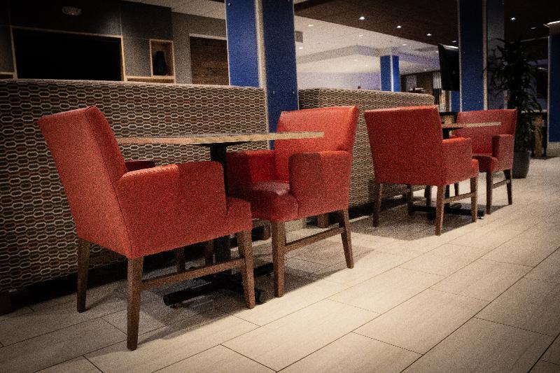 Holiday Inn Express & Suites - Boston South - Randolph By Ihg Eksteriør billede