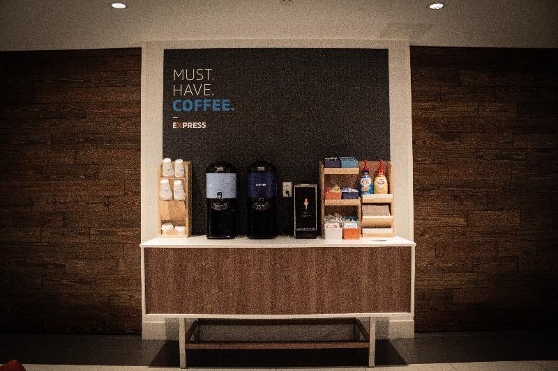 Holiday Inn Express & Suites - Boston South - Randolph By Ihg Eksteriør billede